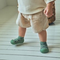 出産祝いに迷ってるなら今すぐ見て。世界30カ国のママに選ばれた歩育シューズ「アティパス」に春色新作