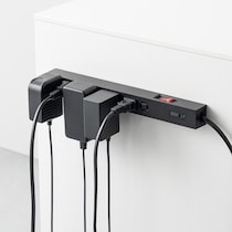 思ってるよりアリ！ナイス！「ACアダプタがじゃまで隣が使えない」問題解決！縦横どこからでも差せる新発想タップが登場