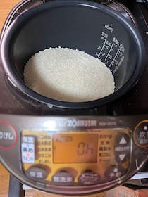 水を入れないで炊飯すると米はどうなる？⇒ こうなる！「やったことある」「私はただのふやけたお米を作ったよ！」