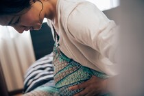 「先生、ヤバいって何事!?」「夫が泣いた……」先輩ママたちの出産で起きた予想外の14ストーリー