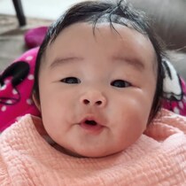 「何か伝えてるな!?」お口を尖らせ猛アピール！生後3ヶ月ベビーの“饒舌すぎるおしゃべり”から目が離せない…！