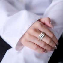 今っぽく私らしく。ジェンダーレスな知性と洗練が宿るmyshaのジュエリー3選 #お守りジュエリー