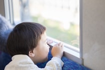 「子どもと電車に乗ると過剰なくらい注意してしまう」母親たちの苦しい“マミーギルト”に、pecoさんの自己肯定感が刺さる