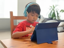 小学生はタブレット学習派が多数！ 親が「成績が伸びる」と思うのは？