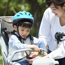 【子乗せ自転車】幼児用座席に座る4歳児の足がガードレールに激突、太もも骨折で3週間入院。春から送迎デビューの親が知るべき鉄則