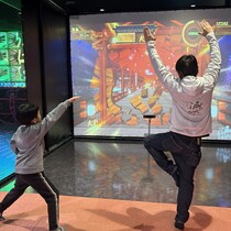 気分はバラエティ番組の挑戦者！ 親子で全力ハッスル＆笑いが止まらない【VS PARK】（埼玉・越谷市）