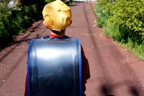 実は危ない「ランドセルの鍵」の携帯方法…不審者が子どもと一緒に家に侵入するリスクも