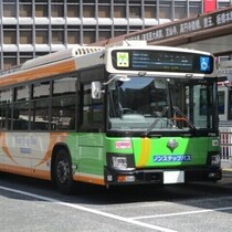 息子を抱えたまま混み合ったバスに乗車。高校生たちの明るい優しさに触れて