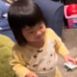 「え、そっち!?」大好きなパパの逆立ちを完コピ…できてない1歳児の【ドヤ顔オリジナル技】が愛おしすぎて10点満点！