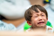 子供だけで留守番中、大地震発生!! 生死を分ける「発生後8秒間」の“3つの行動”とは