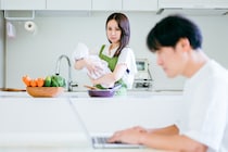 専業主婦／専業主夫は家事育児をするのが当たり前？ ワンオペ家事育児の行きつく先は……