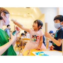 子どもは動物ふれあいで笑顔、大人はビールで乾杯♡ 横浜赤レンガの春祭りは家族みんなで満たされちゃう