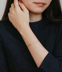 手首の華奢なきらめきが、女っぷりを格上げ！ 大人の手元を輝かせるエレガントなブレスレット3選