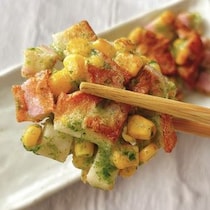 【秒でなくなるウマさ】余りがちな「かまぼこ」が大変身！「かまぼことコーンの磯辺揚げ」