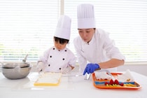 家では無理なプロの技「自分で作ったケーキを食べる」感動を味わわせてあげたい。舞浜で夏限定「キッズシェフ体験」が夏休みの思い出に！