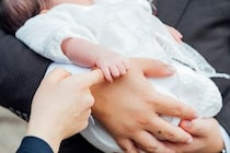 第一子の育児に奮闘する内山理名さん、夜泣き対応は「23時、1時、3時、5時、6時」 夫・吉田栄作さんは手紙で感謝