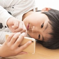 「うちの子、ネット依存？」と感じたら。子どもの長時間利用を防ぐために、親ができる3つのこと