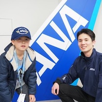 「飛行機がこんなに近くに！」至近距離で浴びるオーラに息子の瞳は一瞬で奪われた！ ANA格納庫見学レポ（東京・大田区）