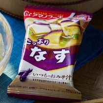 はい、1分で完成。知らなきゃ損する「フリーズドライみそ汁」の超簡単レシピ