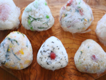 余ったご飯はおにぎりにして冷凍！ ふっくらおいしい保存テク