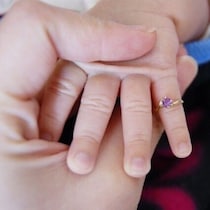 1歳の誕生日に用意したのは、一升餅とプラチナのベビーリング。もうすぐ18歳になる娘に贈る“お守り”