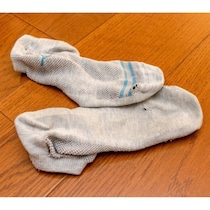【子どもの足がくさい！】約7割の親が足のにおいの「原因」を誤解。皮膚科医が教える足洗いと予防のポイントとは？