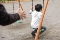 「スーツのお姉さん」「宅配のおばさん」「ニコニコしたおじいさん」危ないのは誰？ 知らない人に道を聞かれたら…