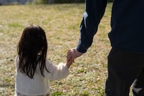 「知らない人について行かない」だけでは防げない。この夏、親が知っておきたい子どもの性被害対策