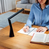 「ここにライトがあれば」を解決するUSB充電式LEDデスクライト。コンセント不要・約13時間連続点灯