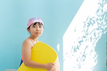 今の水泳事情を、親として知っておきたい。スクール水着、3年で激変。ラッシュガード着用率56.5%、今どきのスクール水着事情を調査
