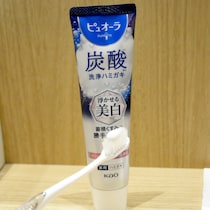 花王の「ピュオーラ 炭酸ハミガキ」に待望の美白ライン「ピュオーラ 炭酸ハミガキ 浮かせる美白」が新登場！ 新商品を早速試してみた
