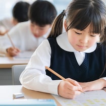 娘が小1で「胸が！」医師には個人差と言われ…中学受験を控え「まだ幼すぎる」と親が決意したことは