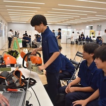 「給料どうですか？」中学生の直球質問に多彩な業種の社会人が本気で向き合う。リアルを伝えるキャリア教育最前線