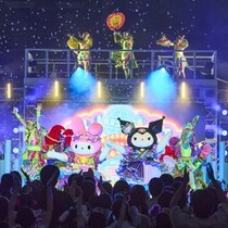 お祭りだー！この夏のUSJは夜が本番。親子で踊ってびしょ濡れになれる新エンタメが開催中
