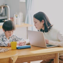 生成AI時代の読書感想文、親はどうサポートする？ AIを使いこなすママですら陥った罠と活用法