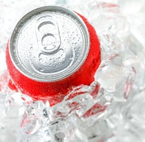 「飲み物冷えてない…」とおさらば！キッチンにあるものですぐにジュースやビールをキンッキンに冷やすライフハック