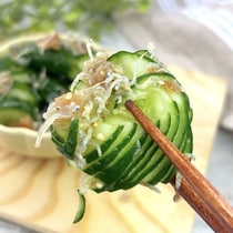 これ、5分以内でできます！見た目も食感も楽しいキュウリの超時短・副菜レシピ【プロの技が詰まってる！】