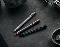 【新製品】ハンマートーン塗装による凹凸感のある表情豊かなボールペン「SAKURA craft_lab®︎010」