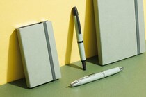 【ニュース】MARK'STYLE 麻布台ヒルズ2周年。限定「キャップレス 」ほか販売