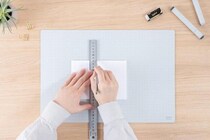 【新製品】必要最低限のデザインで使いやすい「折りたたみカッティングマット+シリーズ」