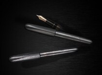 【新製品】伝統技工で機能美を表現した「伝統漆芸 畷 万年筆 黒銀箔」