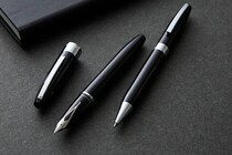 【新製品】シェーファー「レガシー」に待望の細字万年筆とボールペンが登場