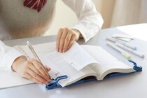 【新製品】クリップを取り外さずにページがめくれる！折りたたみブッククリップ