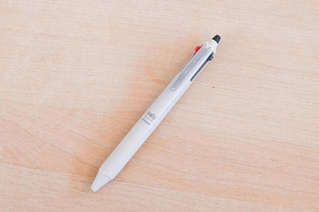 【コレ買いました！】フリクション3色ボールペンの新定番！シナジーチップをペン先に使用した「シナジー３」