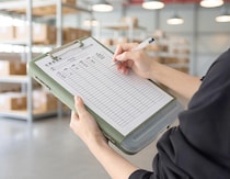 【新製品】“挟む・書く・収納する”を一体化した収納付きクリップボード