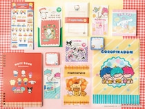 【新製品】サンリオキャラのレトロかわいいお菓子モチーフの文具シリーズ