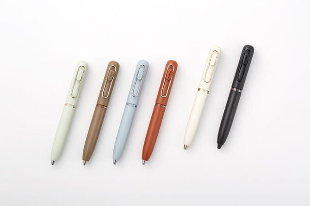 【新製品】初の3色ボールペン。かわいいフォルムの「ユニボール ワン 3」