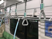 【ニュース】マックス、ホッチキス針箱モチーフの吊手広告を開始