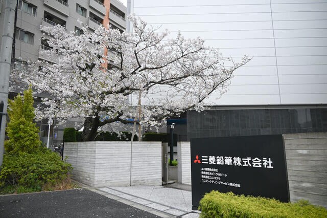 【ニュース】 自ら削った鉛筆でデッサン、三菱鉛筆「鉛筆けずり入社式」