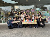 【イベント】キットパスの巨大ウィンドウアートを消す「一斉水拭きフィナーレ」を4/23に実施